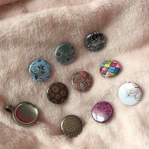 Magnabilities pendant and magnets